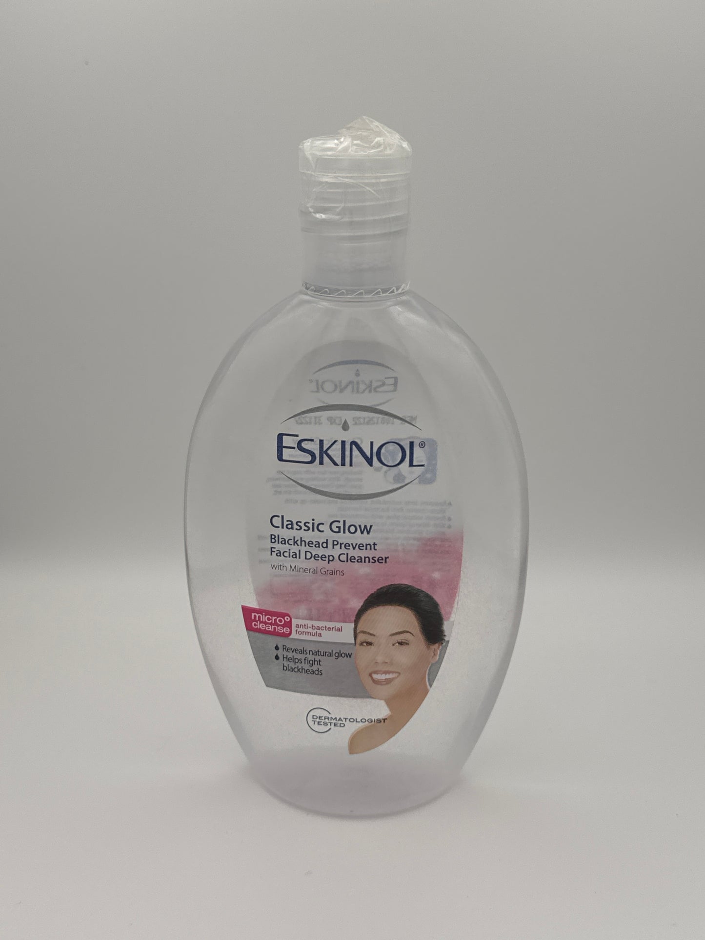 Eskinol Classic Glow Blackhead Prevent Facial Deep Cleanser with Mineral Grains 225ml